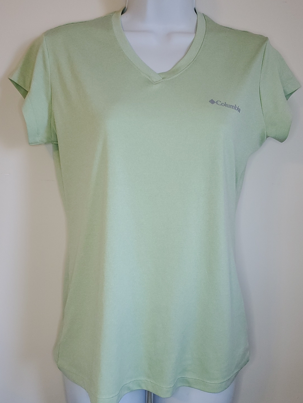 Columbia Mint Green V-Neck Short Sleeve Tee